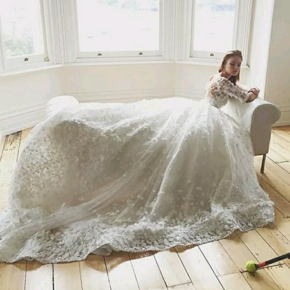 3D flower ball gown - Picture 7 of 8